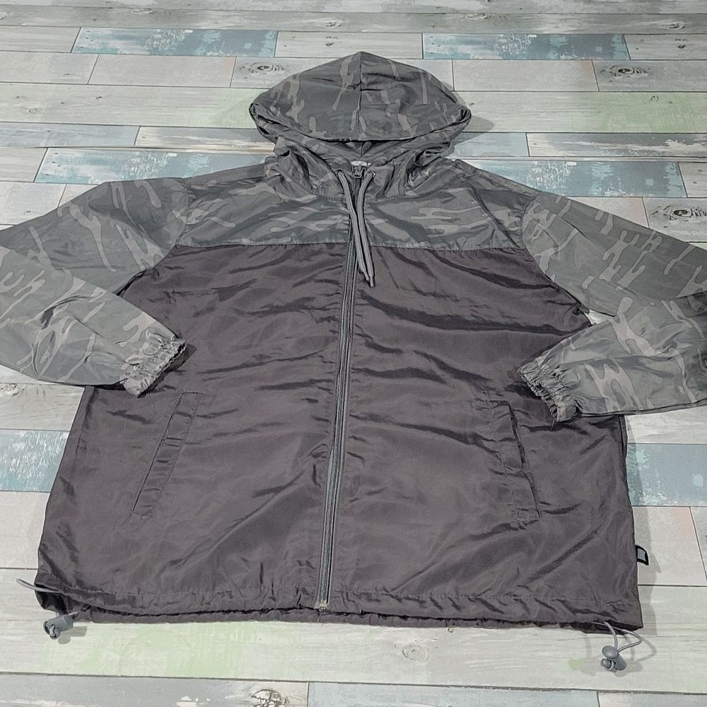 Beautiful Giant Windbreaker Jacket sz Medium